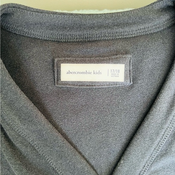 🔥Abercrombie Kids Black Button-Up Cardigan🔥 - Picture 5 of 6